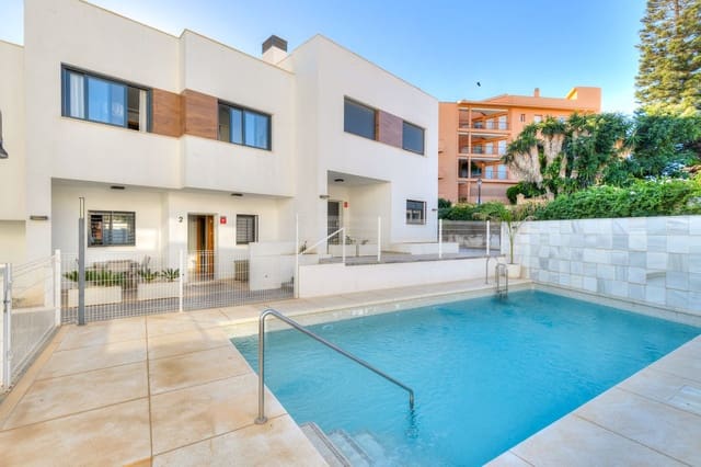 Casa de 3 habitaciones en Centro ciudad, Fuengirola en venta con piscina garaje - 649.000 € (Ref: 9823343)