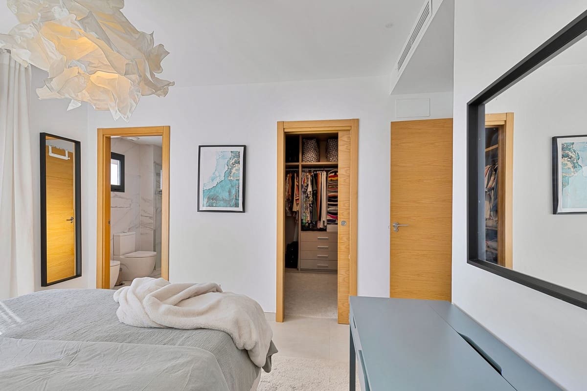 Casa de 3 habitaciones en Fuengirola en venta con piscina garaje - 649.000 € (Ref: 9823343)