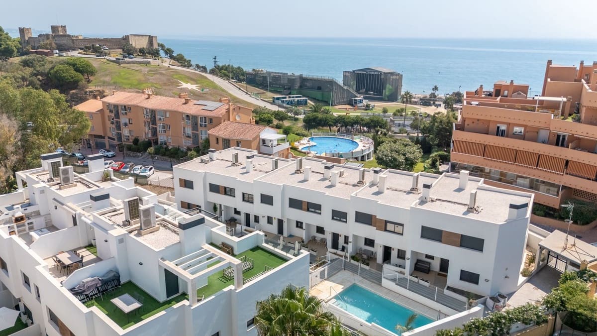 Casa de 3 habitaciones en Fuengirola en venta con piscina garaje - 649.000 € (Ref: 9823343)