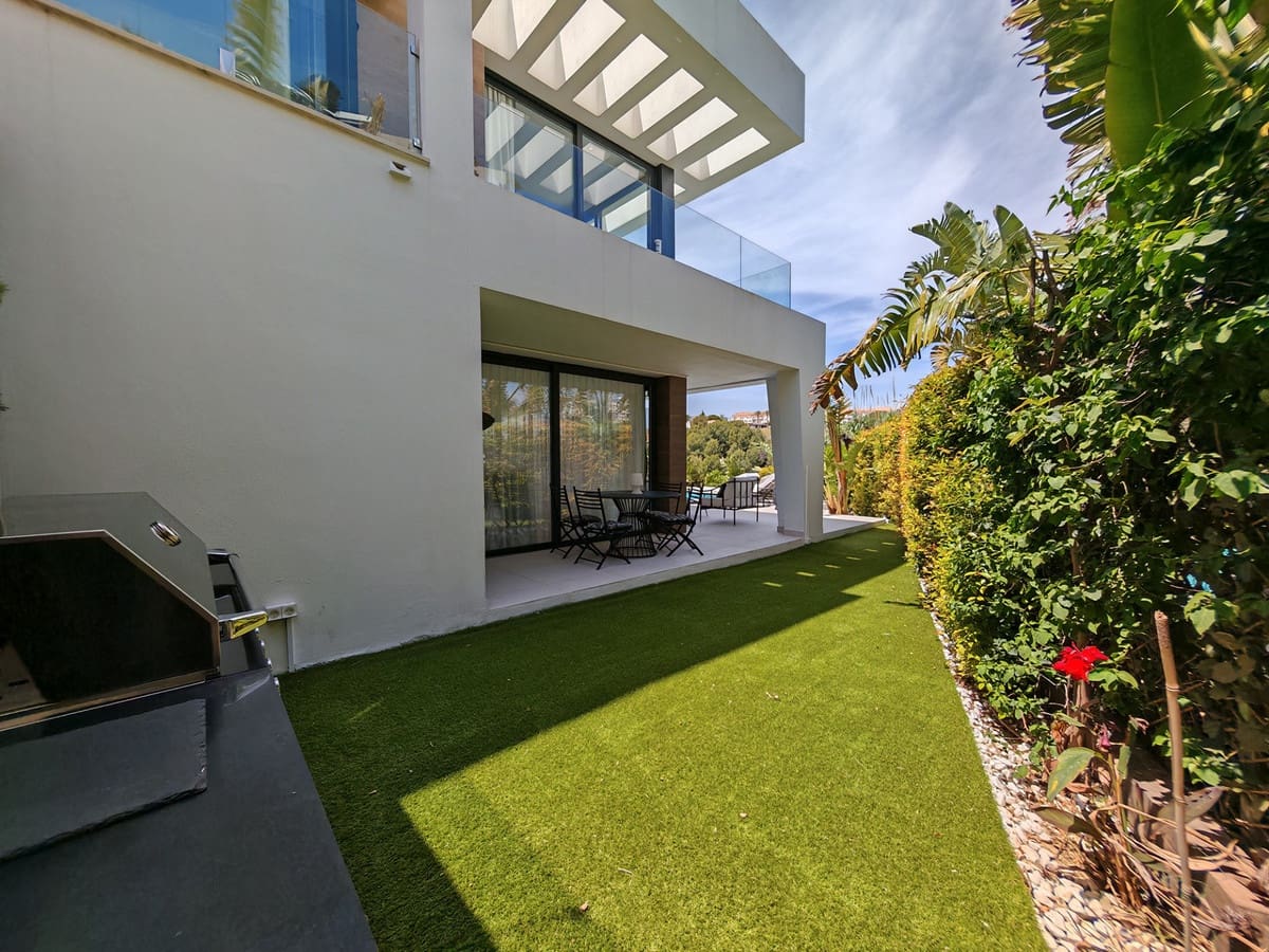 5 soveværelse Villa til salg i Estepona med swimmingpool - € 1.450.000 (Ref: 9823345)