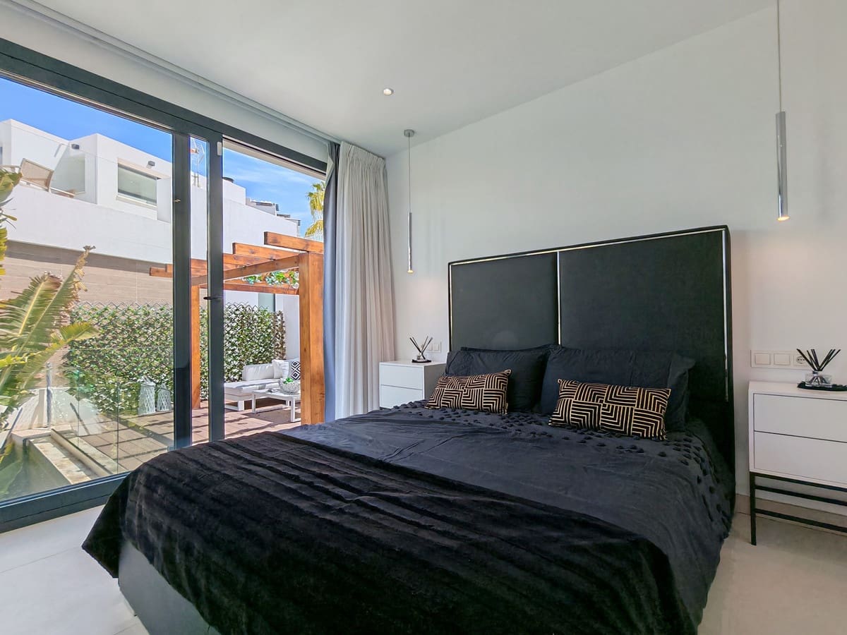 5 soveværelse Villa til salg i Estepona med swimmingpool - € 1.450.000 (Ref: 9823345)