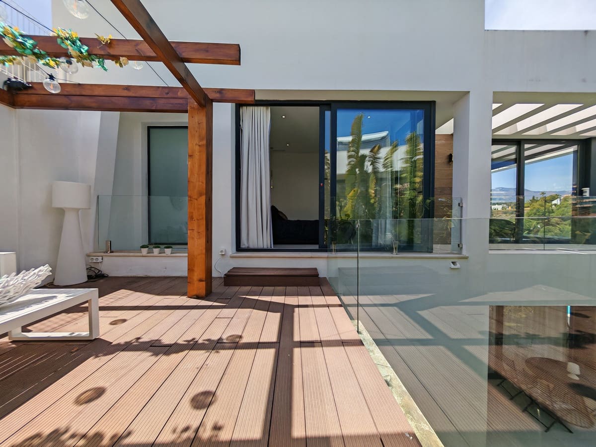 5 soveværelse Villa til salg i Estepona med swimmingpool - € 1.450.000 (Ref: 9823345)