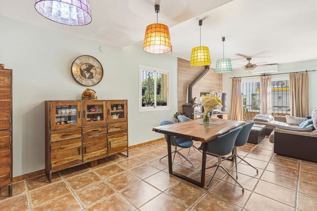 3 soverom Hus til salgs i Las Flores, Mijas med svømmebasseng - € 425 000 (Ref: 9823348)