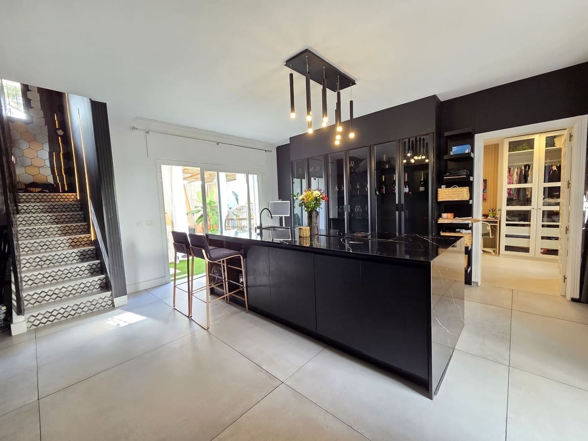 Casa de 2 habitaciones en Nueva Andalucia en venta con piscina - 495.000 € (Ref: 9823349)