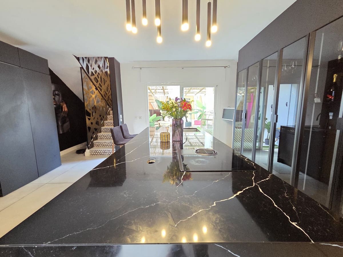 Casa de 2 habitaciones en Nueva Andalucia en venta con piscina - 495.000 € (Ref: 9823349)