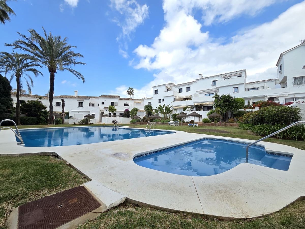 Casa de 2 habitaciones en Nueva Andalucia en venta con piscina - 495.000 € (Ref: 9823349)