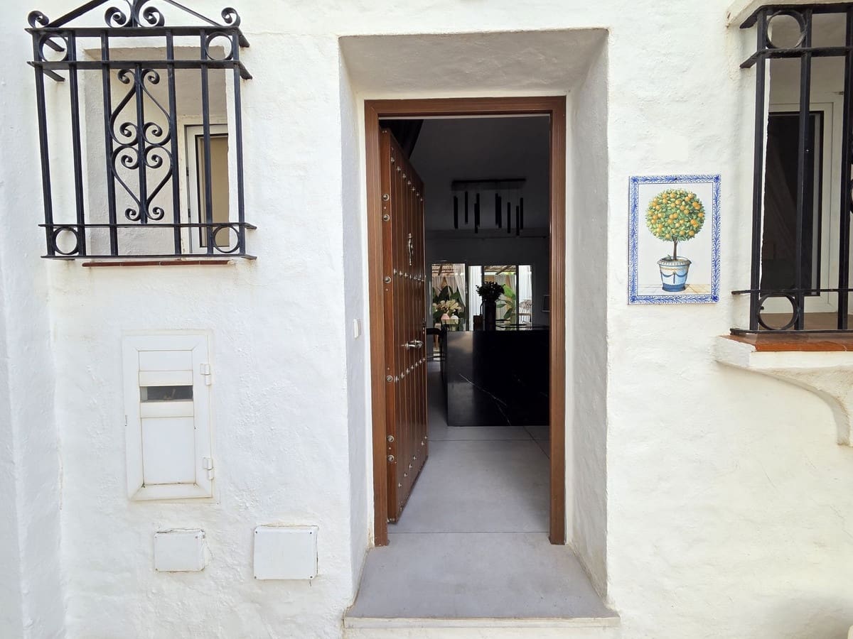 Casa de 2 habitaciones en Nueva Andalucia en venta con piscina - 495.000 € (Ref: 9823349)