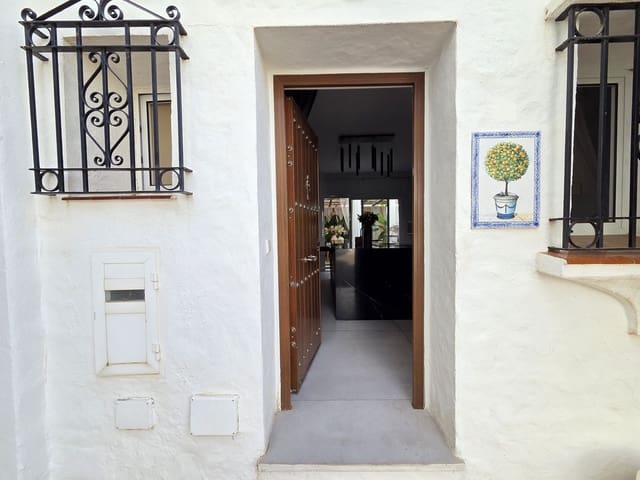 2 slaapkamer Huis te koop in La Dama de Noche - La Alzambra, Marbella met zwembad - € 495.000 (Ref: 9823349)
