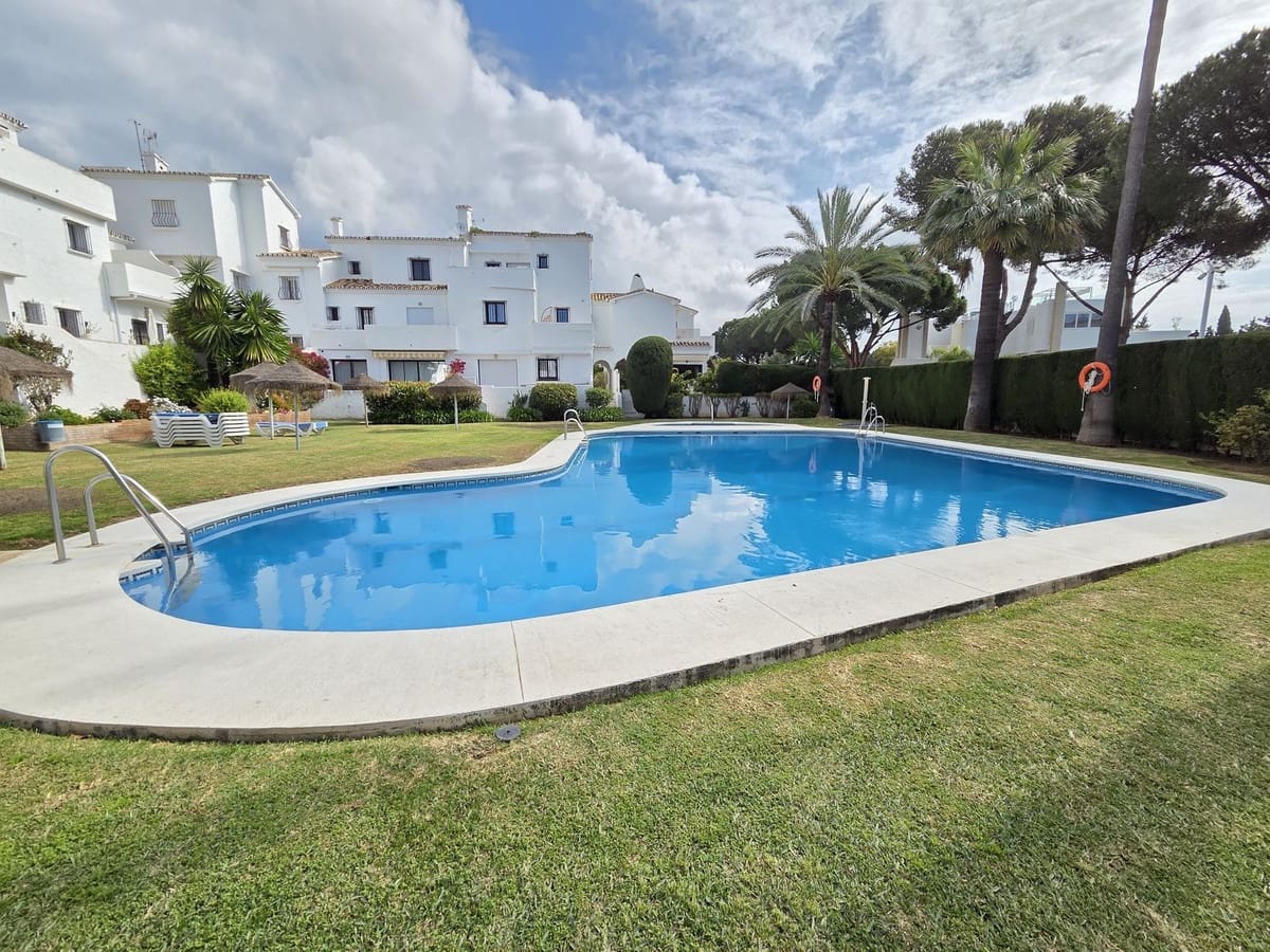 Casa de 2 habitaciones en Nueva Andalucia en venta con piscina - 495.000 € (Ref: 9823349)