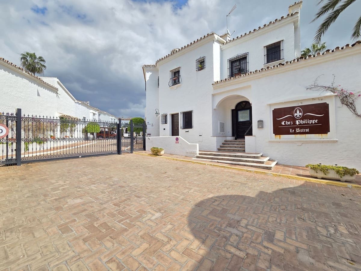 Casa de 2 habitaciones en Nueva Andalucia en venta con piscina - 495.000 € (Ref: 9823349)