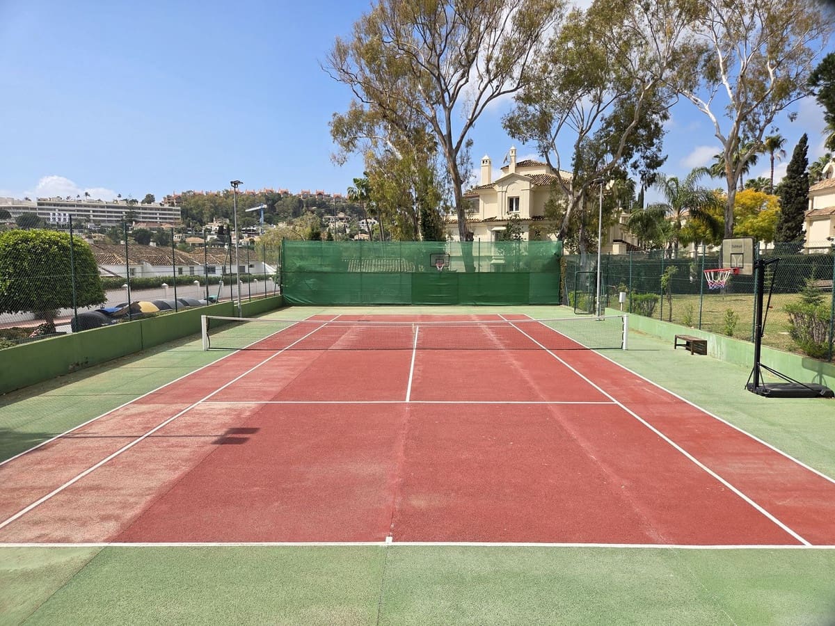 Casa de 2 habitaciones en Nueva Andalucia en venta con piscina - 495.000 € (Ref: 9823349)