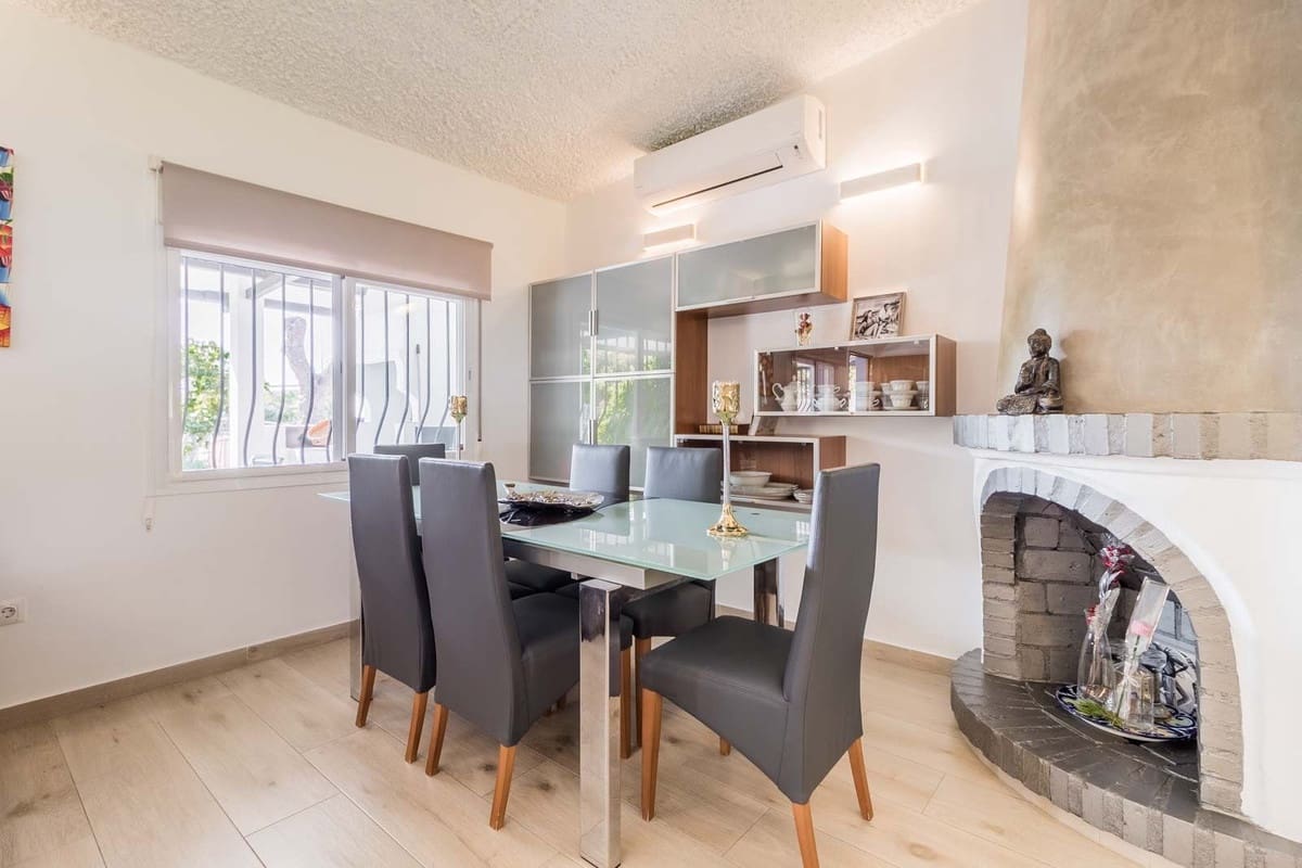 2 soveværelse Villa til salg i Estepona med swimmingpool - € 695.000 (Ref: 9823351)