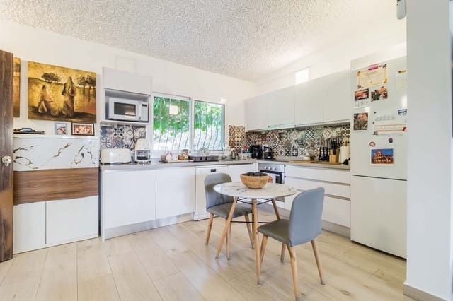 2 soveværelse Villa til salg i Centro, Estepona med swimmingpool - € 695.000 (Ref: 9823351)