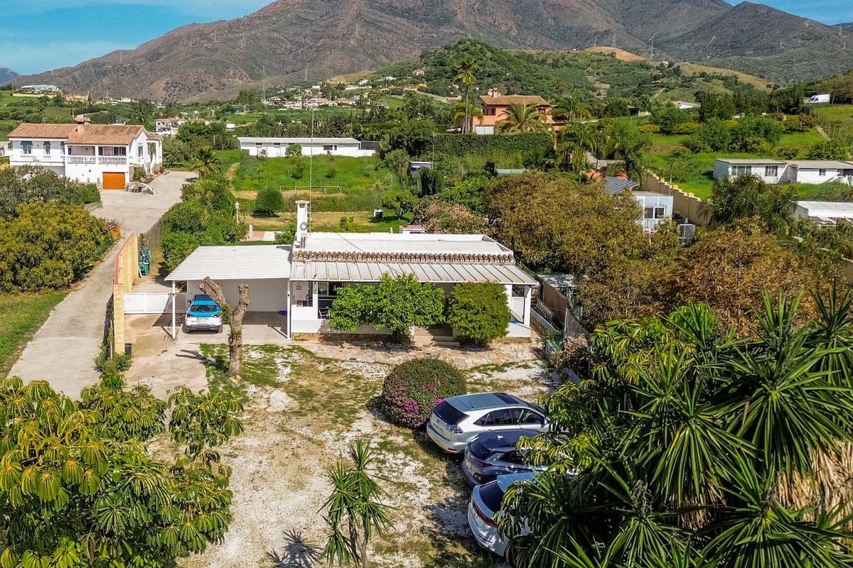 2 soveværelse Villa til salg i Estepona med swimmingpool - € 695.000 (Ref: 9823351)