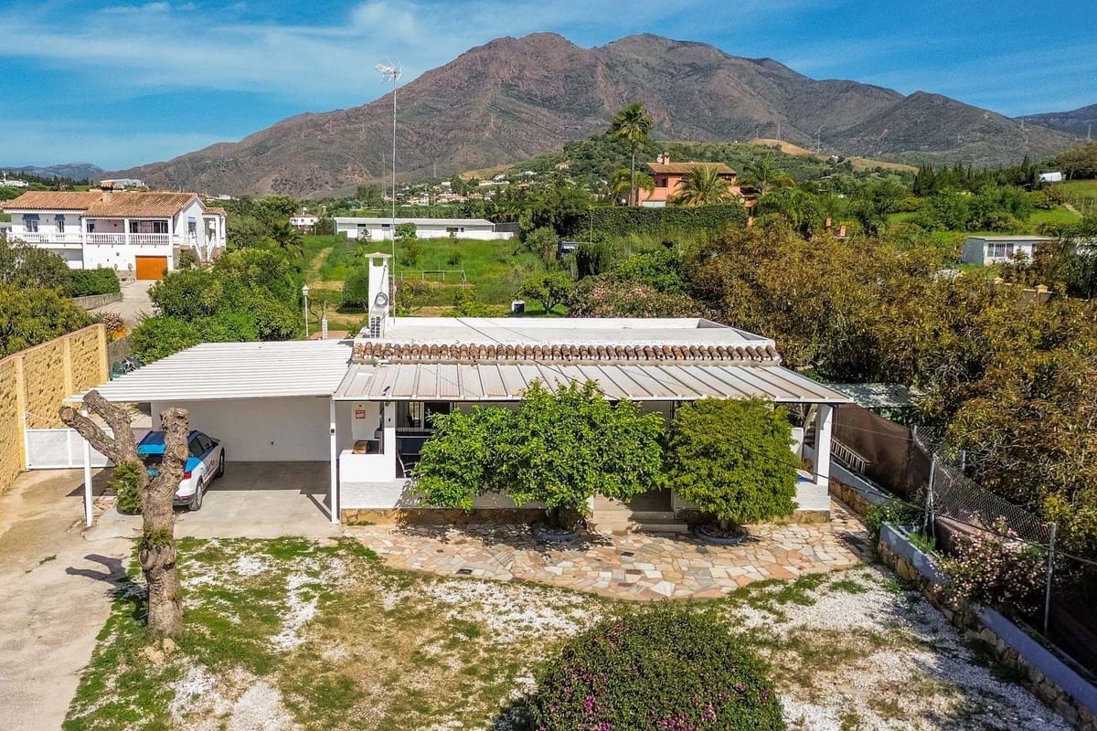 2 soveværelse Villa til salg i Estepona med swimmingpool - € 695.000 (Ref: 9823351)