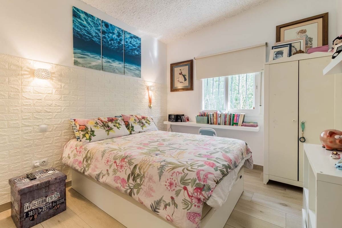 2 soveværelse Villa til salg i Estepona med swimmingpool - € 695.000 (Ref: 9823351)