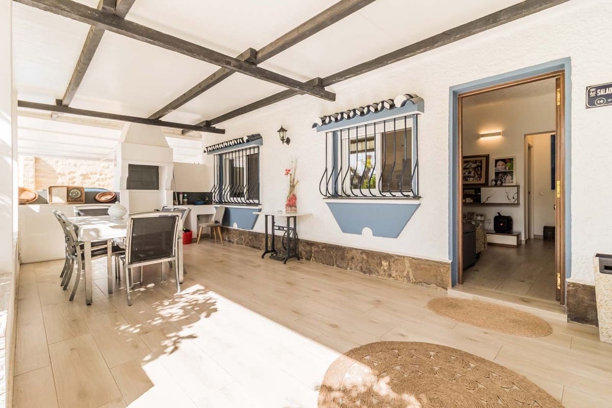2 soveværelse Villa til salg i Estepona med swimmingpool - € 695.000 (Ref: 9823351)