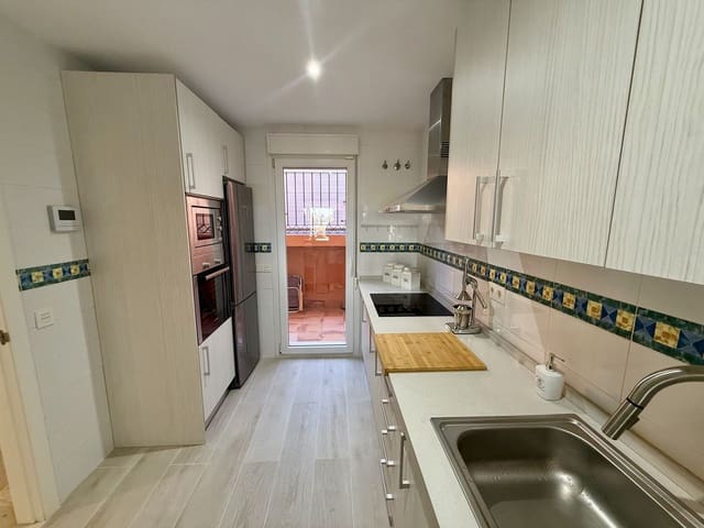 4 soveværelse Byhus til salg i Cabopino, Marbella med swimmingpool - € 539.000 (Ref: 9823356)