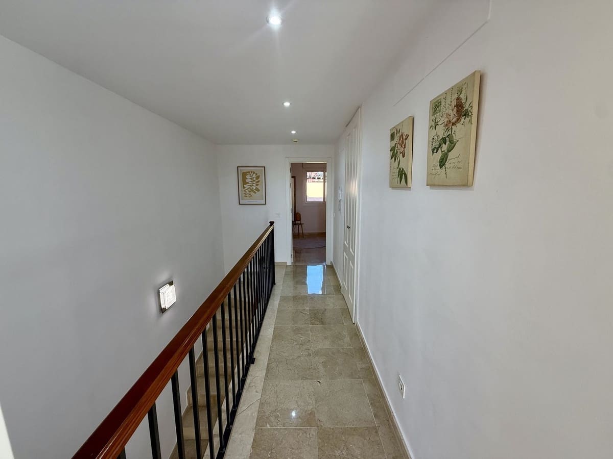 5 bedroom Townhouse for sale in Cabopino with pool - € 539,000 (Ref: 9823356)