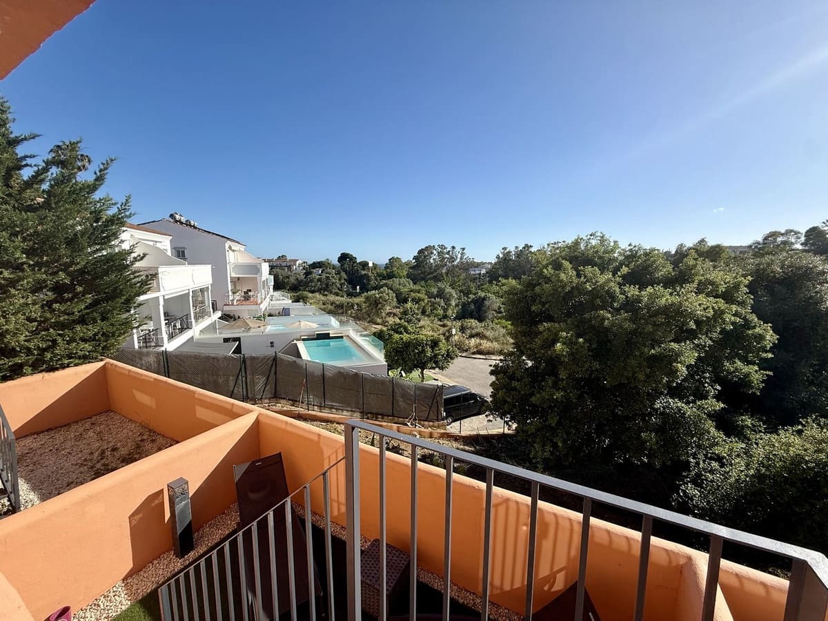5 bedroom Townhouse for sale in Cabopino with pool - € 539,000 (Ref: 9823356)
