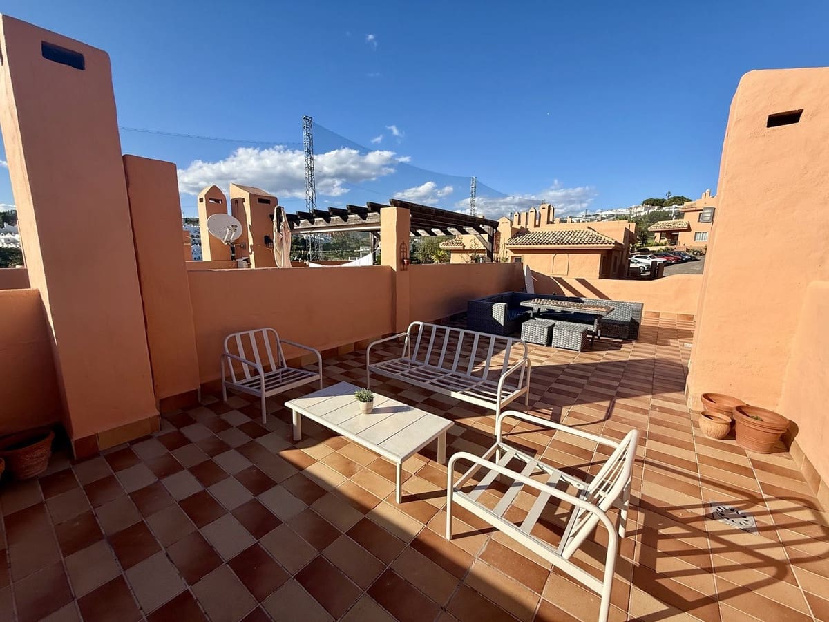 5 bedroom Townhouse for sale in Cabopino with pool - € 539,000 (Ref: 9823356)