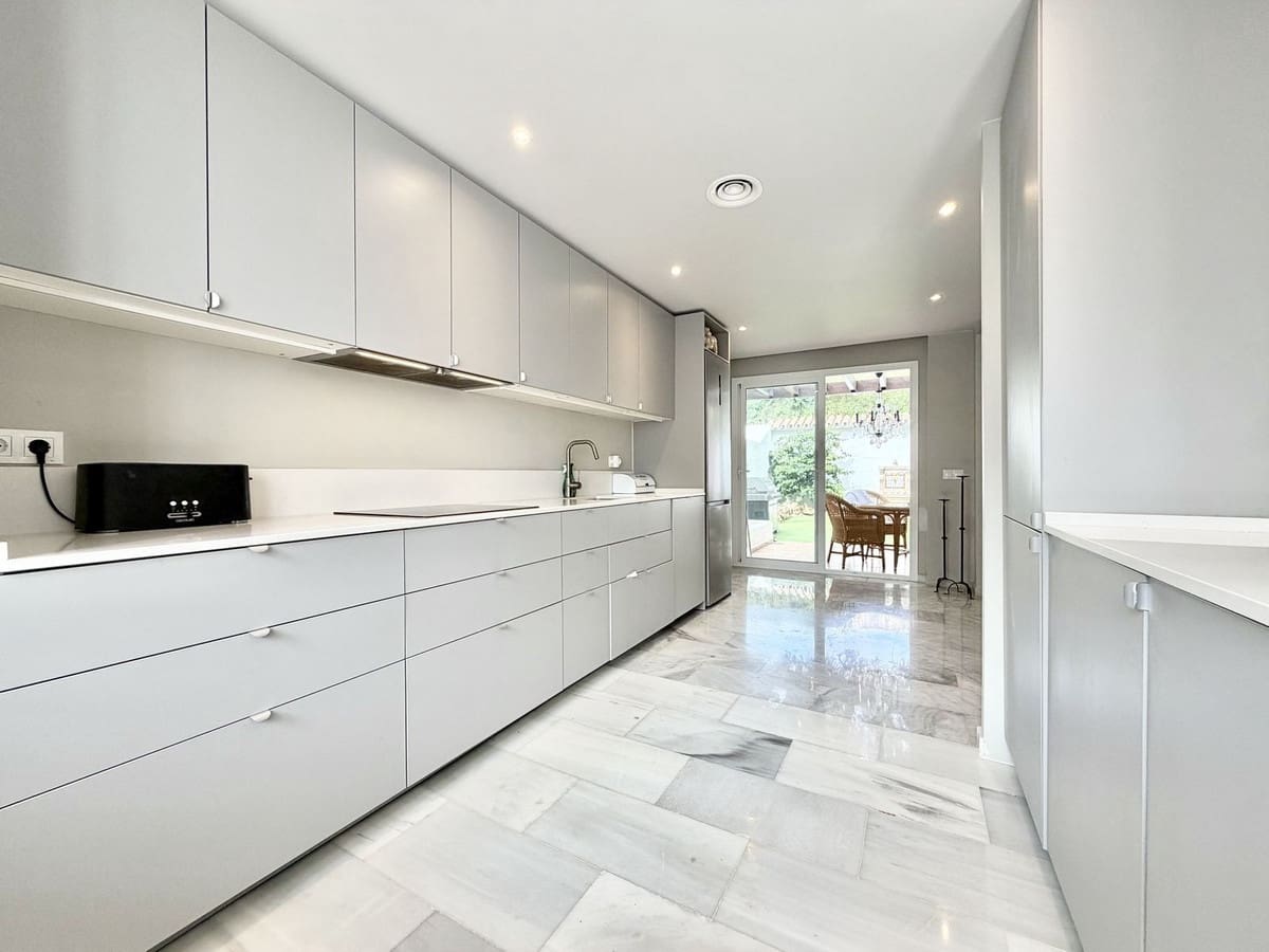 Casa de 3 habitaciones en Nueva Andalucia en venta - 595.000 € (Ref: 9823357)