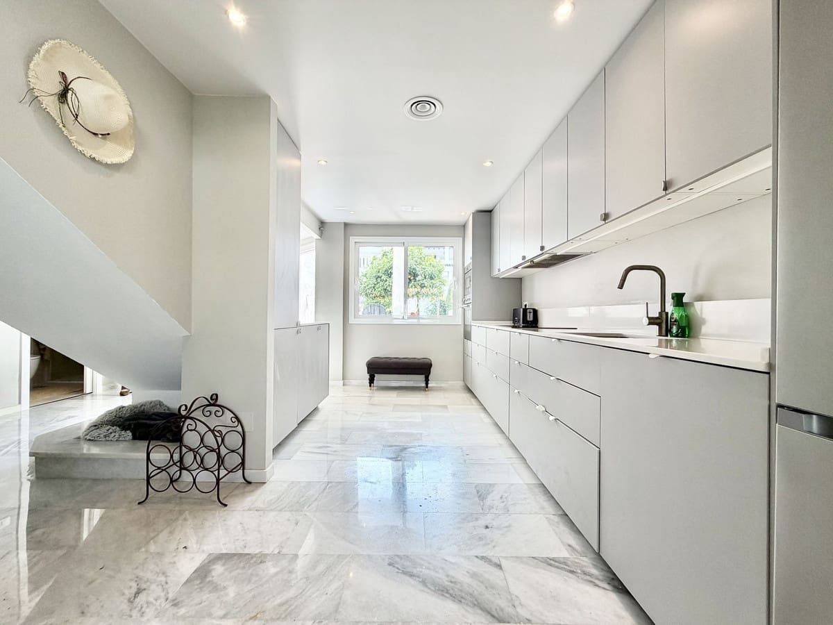 Casa de 3 habitaciones en Nueva Andalucia en venta - 595.000 € (Ref: 9823357)