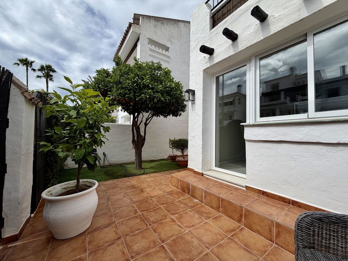 Casa de 3 habitaciones en Nueva Andalucia en venta - 595.000 € (Ref: 9823357)
