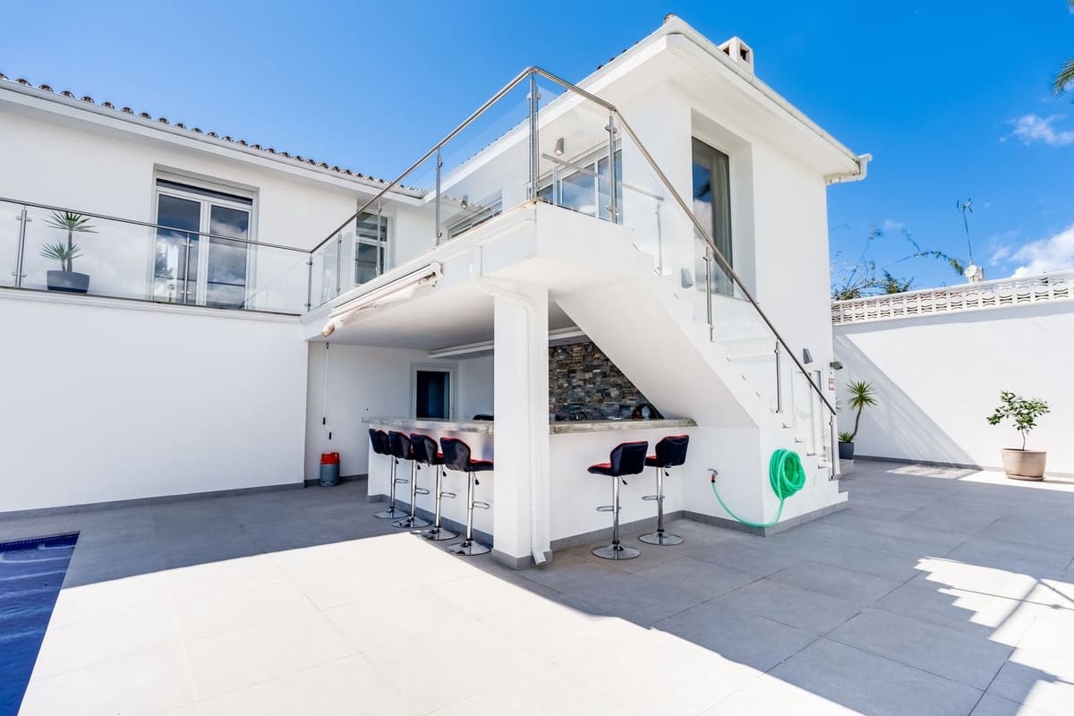4 chambre Villa/Maison à vendre à Estepona avec piscine - 1 150 000 € (Ref: 9823358)