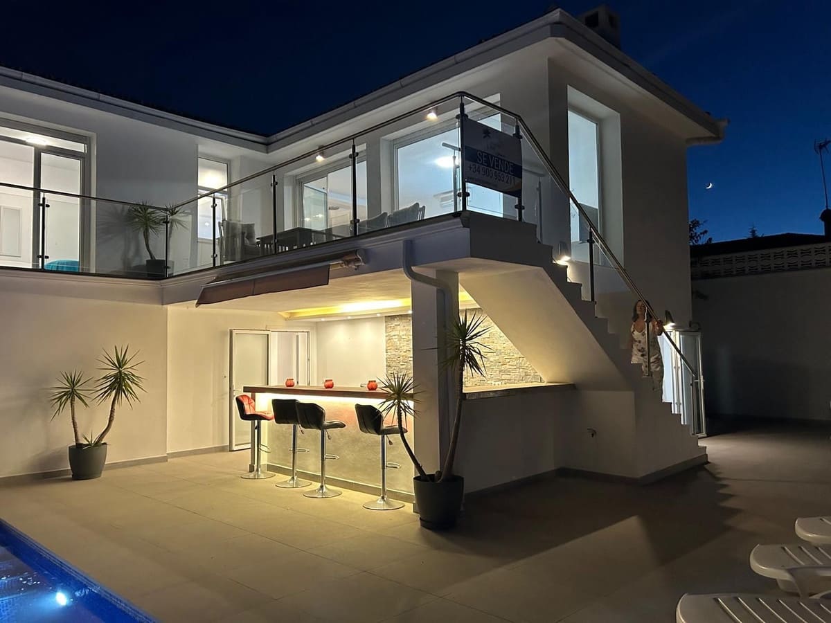 4 chambre Villa/Maison à vendre à Estepona avec piscine - 1 150 000 € (Ref: 9823358)