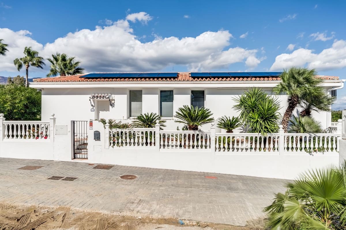 4 chambre Villa/Maison à vendre à Estepona avec piscine - 1 150 000 € (Ref: 9823358)