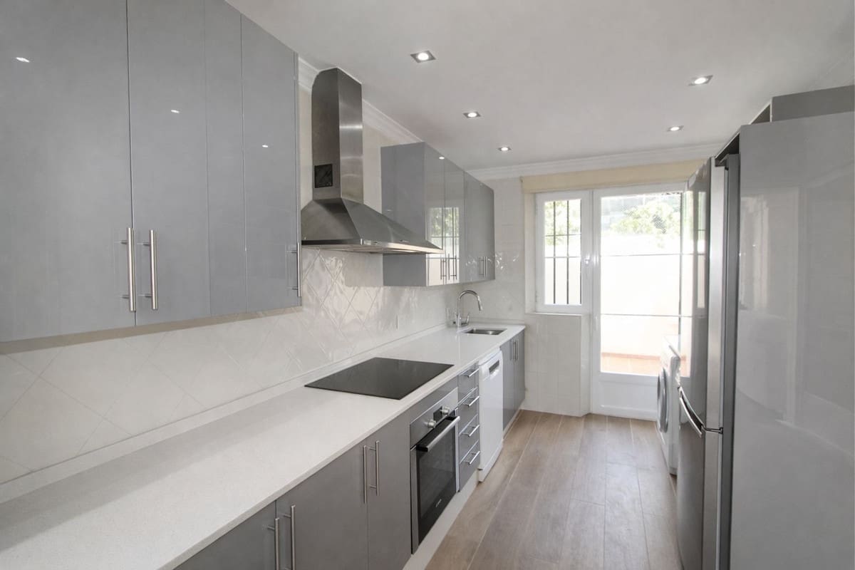 3 quarto Moradia Geminada para venda em Elviria com piscina - 695 000 € (Ref: 9823360)