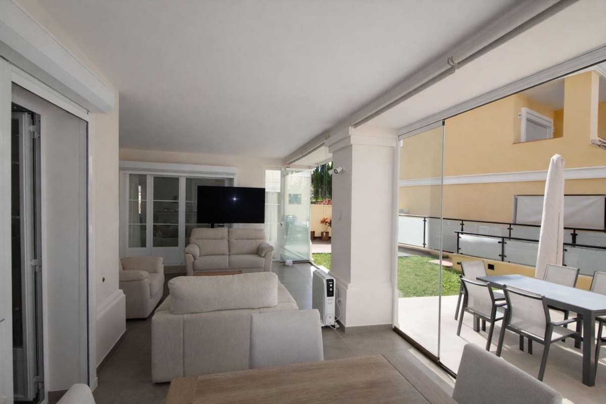 3 quarto Moradia Geminada para venda em Elviria com piscina - 695 000 € (Ref: 9823360)