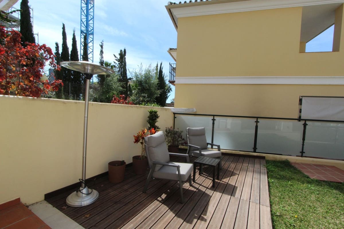 3 quarto Moradia Geminada para venda em Elviria com piscina - 695 000 € (Ref: 9823360)