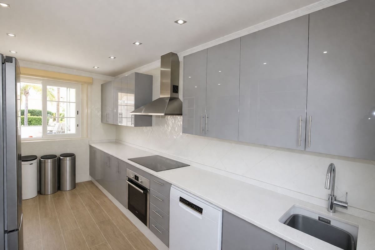 3 quarto Moradia Geminada para venda em Elviria com piscina - 695 000 € (Ref: 9823360)