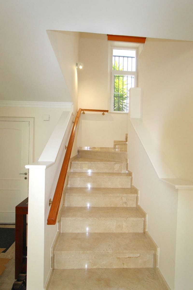3 quarto Moradia Geminada para venda em Elviria com piscina - 695 000 € (Ref: 9823360)