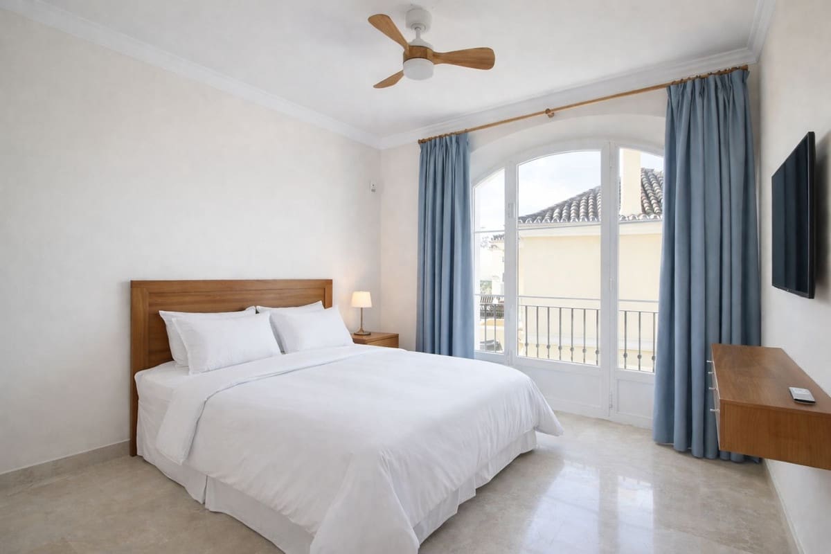 3 quarto Moradia Geminada para venda em Elviria com piscina - 695 000 € (Ref: 9823360)