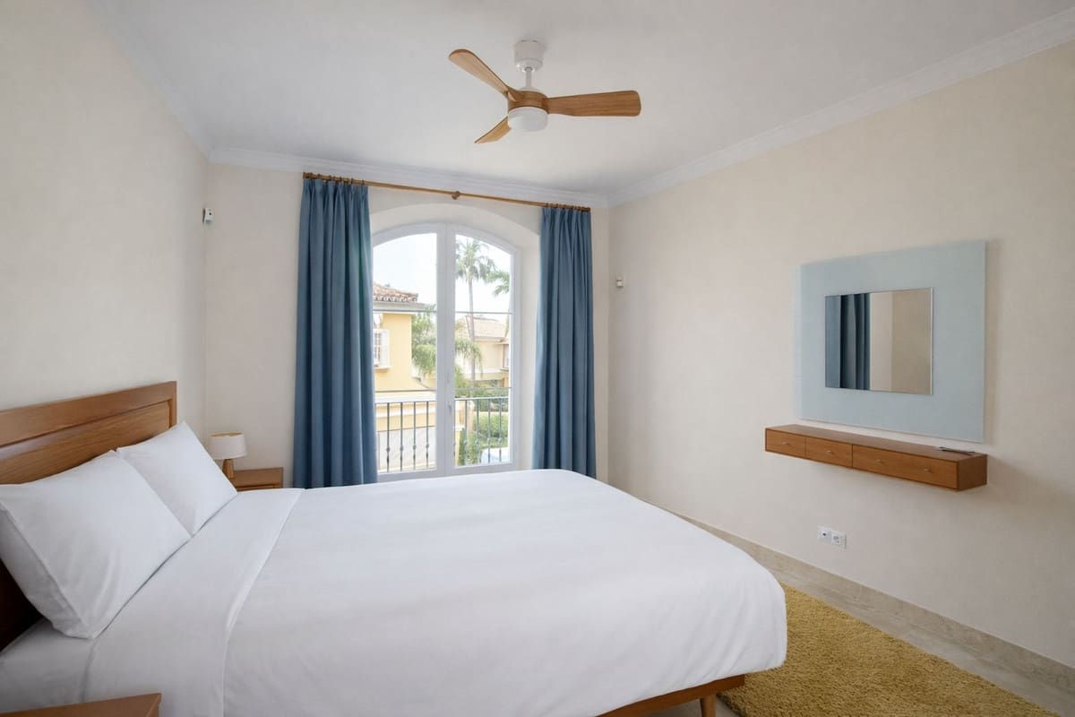 3 quarto Moradia Geminada para venda em Elviria com piscina - 695 000 € (Ref: 9823360)