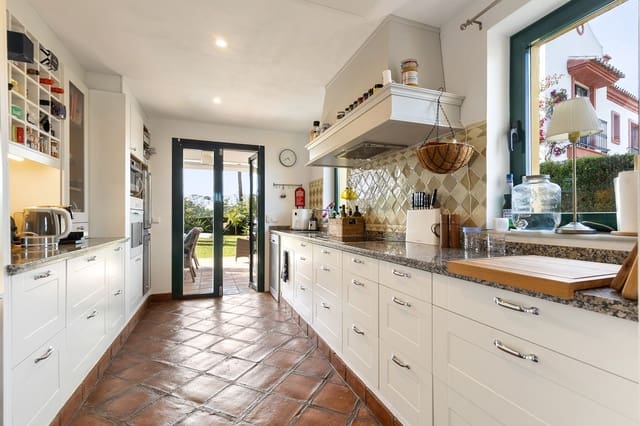 3 bedroom Semi-detached Villa for sale in La Cala de Mijas, Mijas with pool garage - € 760,000 (Ref: 9823361)