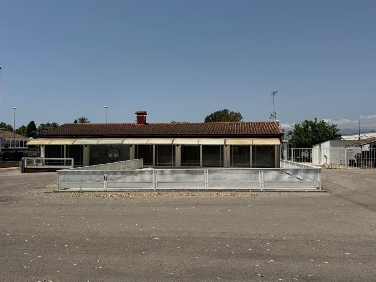 3 soverom Restaurant/Bar til salgs i Puerto Banus - € 4 300 000 (Ref: 9823362)
