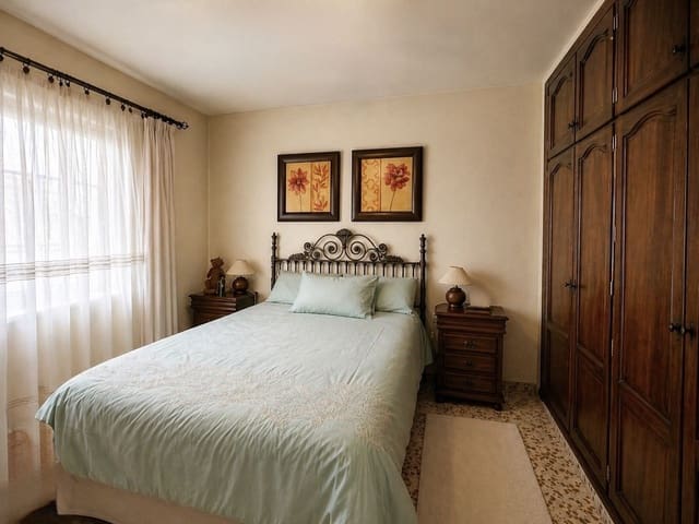4 soveværelse Byhus til salg i San Pedro de Alcántara Pueblo, Marbella - € 599.000 (Ref: 9823363)