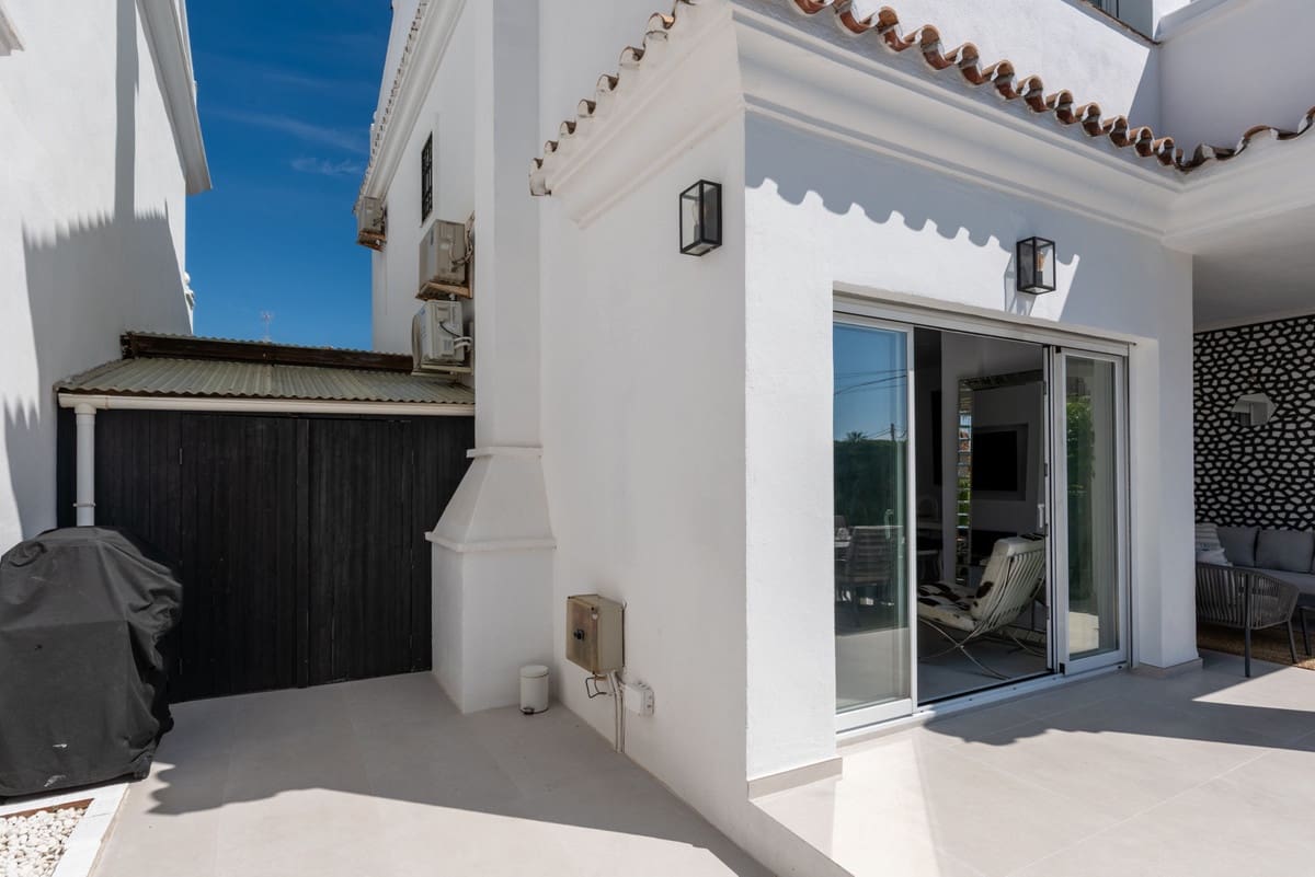 4 Zimmer Villa zu verkaufen in Atalaya-Isdabe mit Pool - 895.000 € (Ref: 9823368)