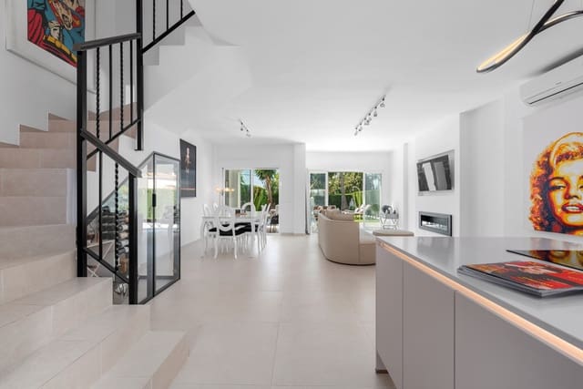 4 chambre Villa/Maison à vendre à Atalaya-Isdabe, Estepona avec piscine - 895 000 € (Ref: 9823368)