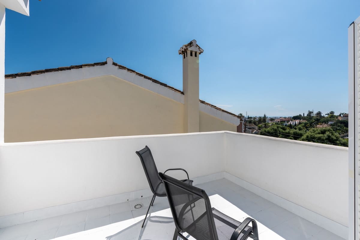 4 Zimmer Villa zu verkaufen in Atalaya-Isdabe mit Pool - 895.000 € (Ref: 9823368)