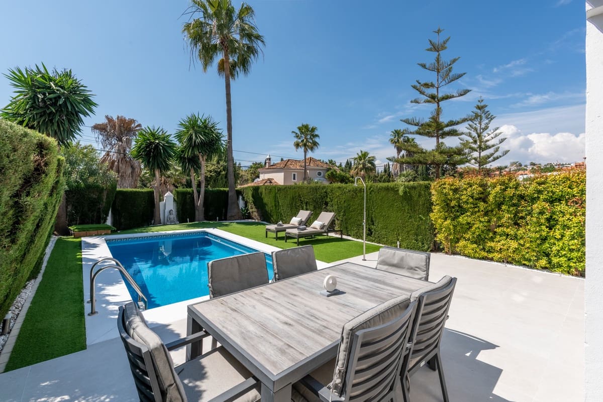 4 Zimmer Villa zu verkaufen in Atalaya-Isdabe mit Pool - 895.000 € (Ref: 9823368)