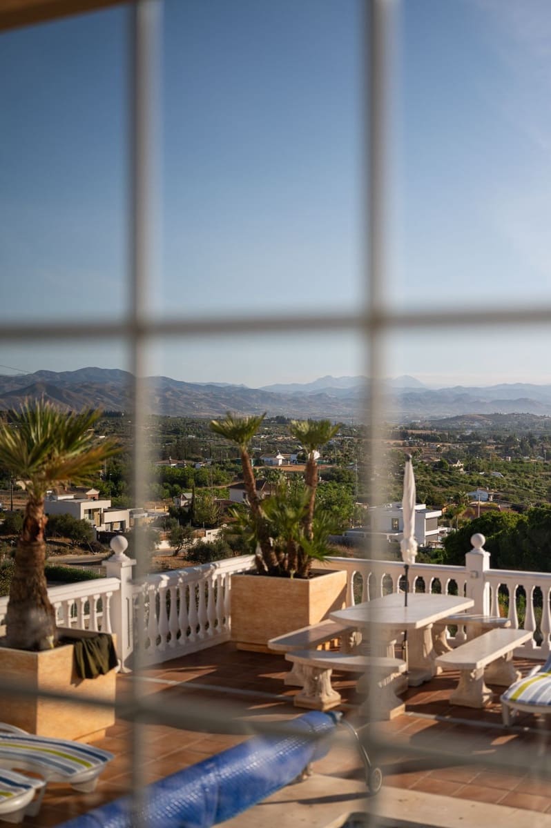 5 Zimmer Villa zu verkaufen in Alhaurin el Grande mit Pool - 840.000 € (Ref: 9823369)