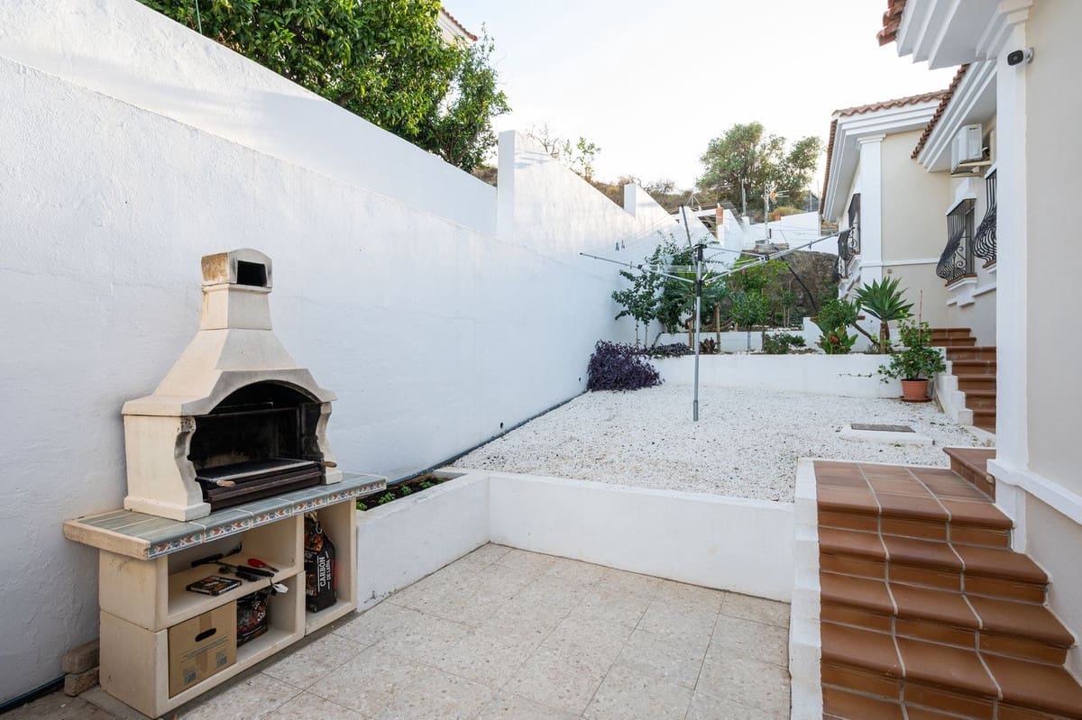 5 Zimmer Villa zu verkaufen in Alhaurin el Grande mit Pool - 840.000 € (Ref: 9823369)