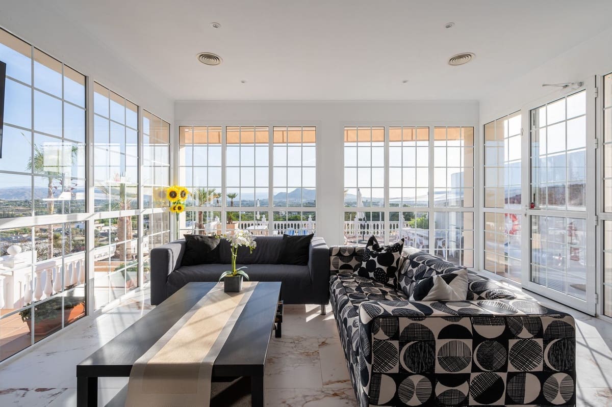 5 Zimmer Villa zu verkaufen in Alhaurin el Grande mit Pool - 840.000 € (Ref: 9823369)