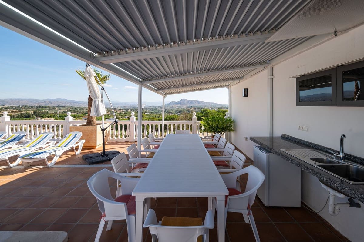 5 Zimmer Villa zu verkaufen in Alhaurin el Grande mit Pool - 840.000 € (Ref: 9823369)