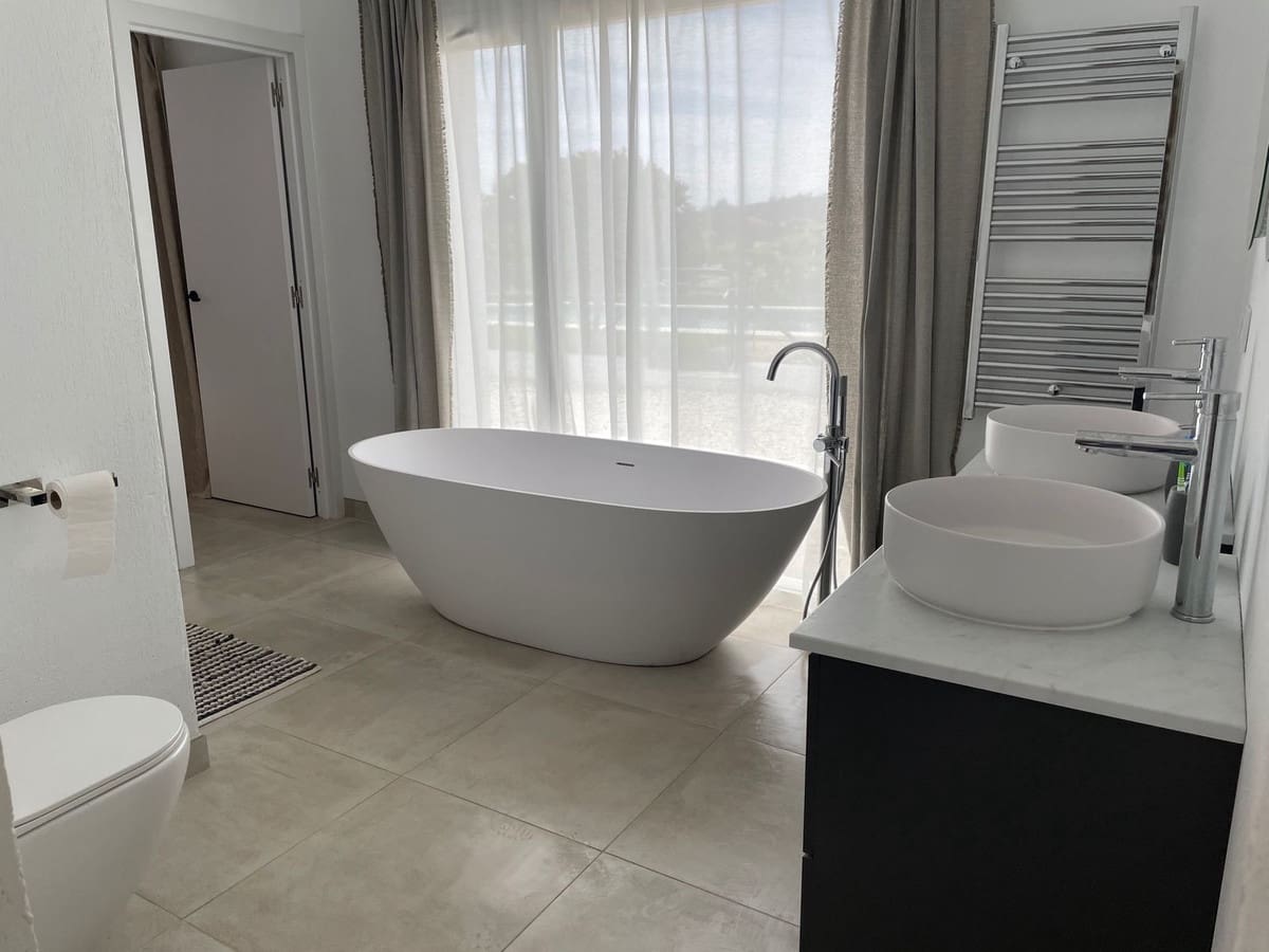 Chalet de 3 habitaciones en El Velerín en venta con piscina - 875.000 € (Ref: 9823371)